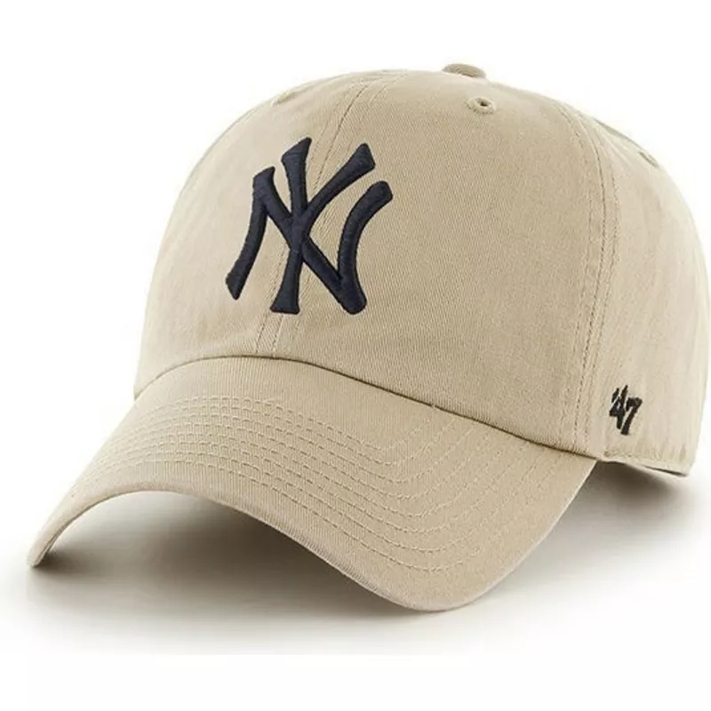 visera curva beige con logo frontal grande de MLB New York Yankees de 47 Brand: Caphunters.com
